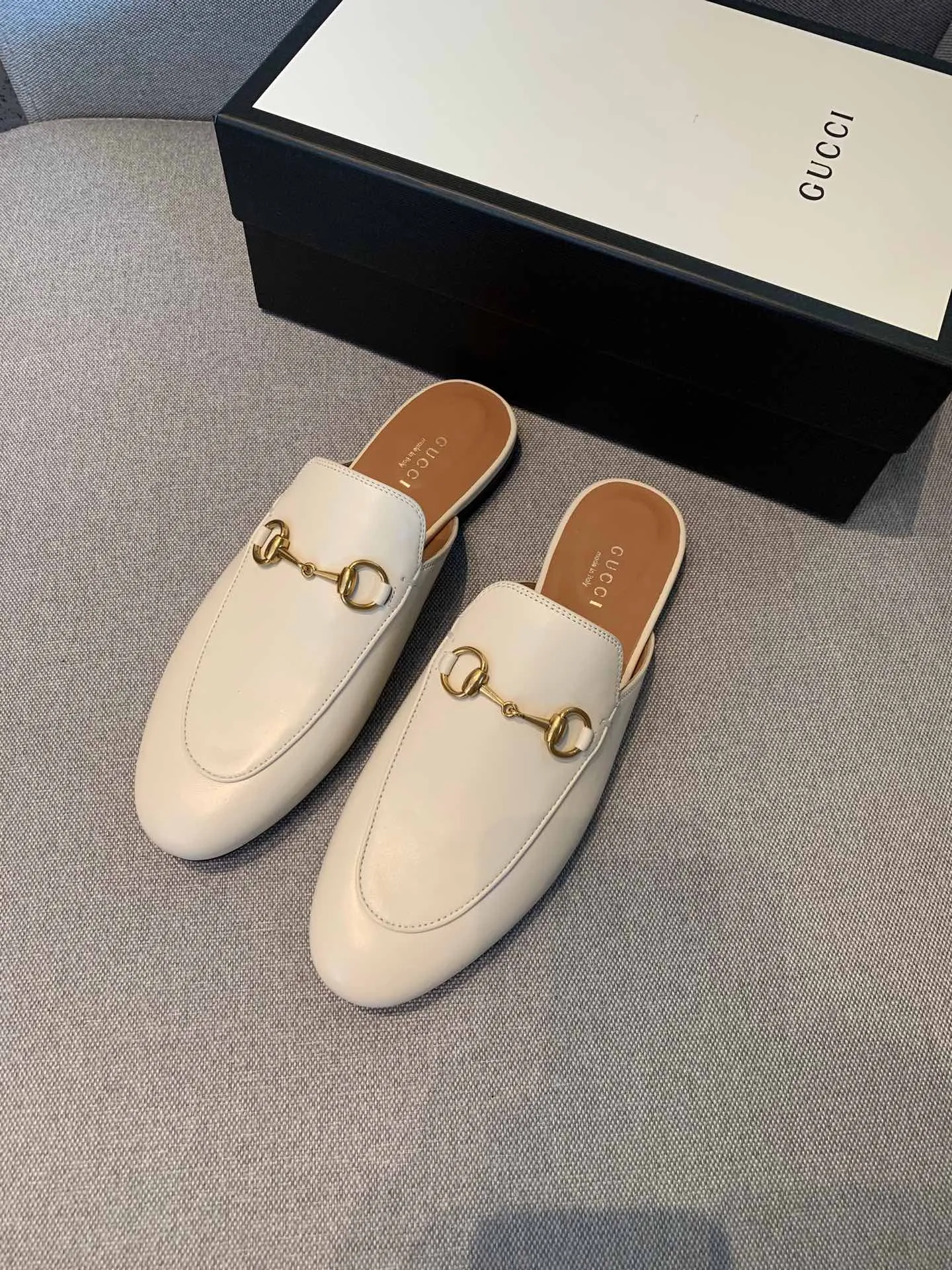 👟👟Ex-factory price 360👟👟 Women's Shoes Women's Clothing Women's Shoes Women's Clothing Gucci's classic evergreen horsebit half-drags, the quality of our G series is known to all customers who have tried it. The black upper is made of original imported calfskin, the lining is water-dyed cowhide, and the outsole is imported Italian grade A leather! Pure copper horsebit! The shape of the last is completely comparable to the original product, and the workmanship details are perfect. Welcome to compare🆚 35-40 regular size, 40 customized,